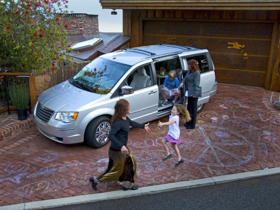  Chrysler Town & Country 2007 года  (фото 2 из 24)